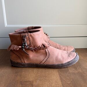 UGG Tiana Tan Leather, Fur Lined Ankle boots Suede Fringe, Moccasin Boot size 7